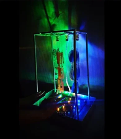 Screenshot_2018-11-27-ale-moshenek-glass-art-en-Instagram-Vidriatorium-Obra-en-la-expo-Sound-and-Vision-NLM-Instrumento-mu...